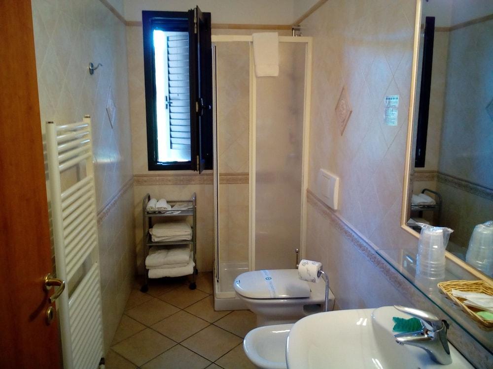 Hotel Delle Isole La Maddalena  Extérieur photo